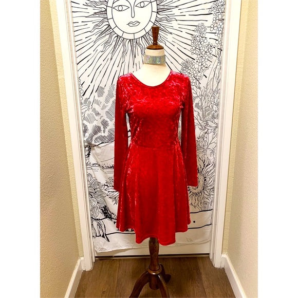 🌈𝕡𝕠𝕡𝕤𝕥𝕨𝕠𝕣𝕝𝕕 Boutique Dresses & Skirts - 🌈 Beautiful summer velvet dress